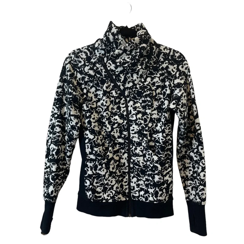 Lululemon Black & White Fleur Sombre Floral Cozy Cuddle Up Full Zip Jack Sz 4 - Picture 4 of 13